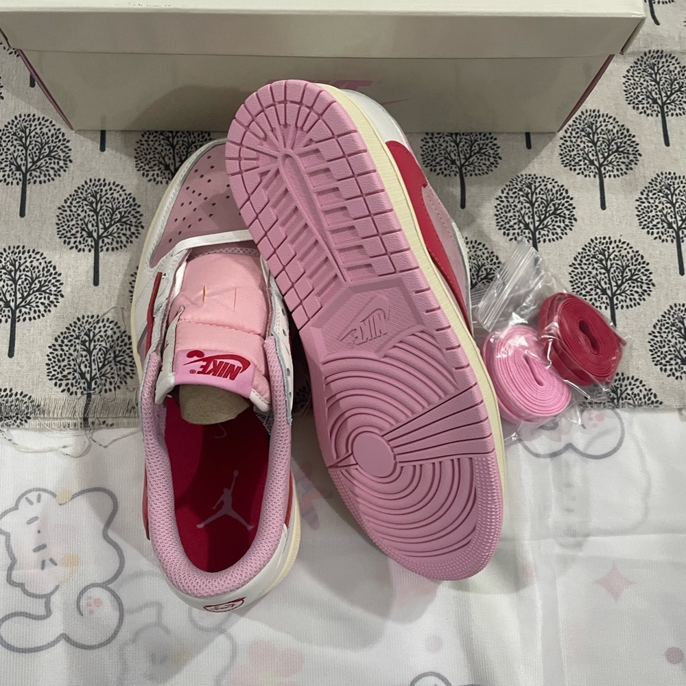 Travis Scott Women’s Low-Top Sneakers — Light Pink & Hot Pink & White - Picture 8 of 8